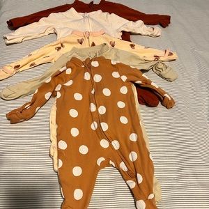 5-pack sleep and play footed one- piece unisex for baby. Size 0-3M.